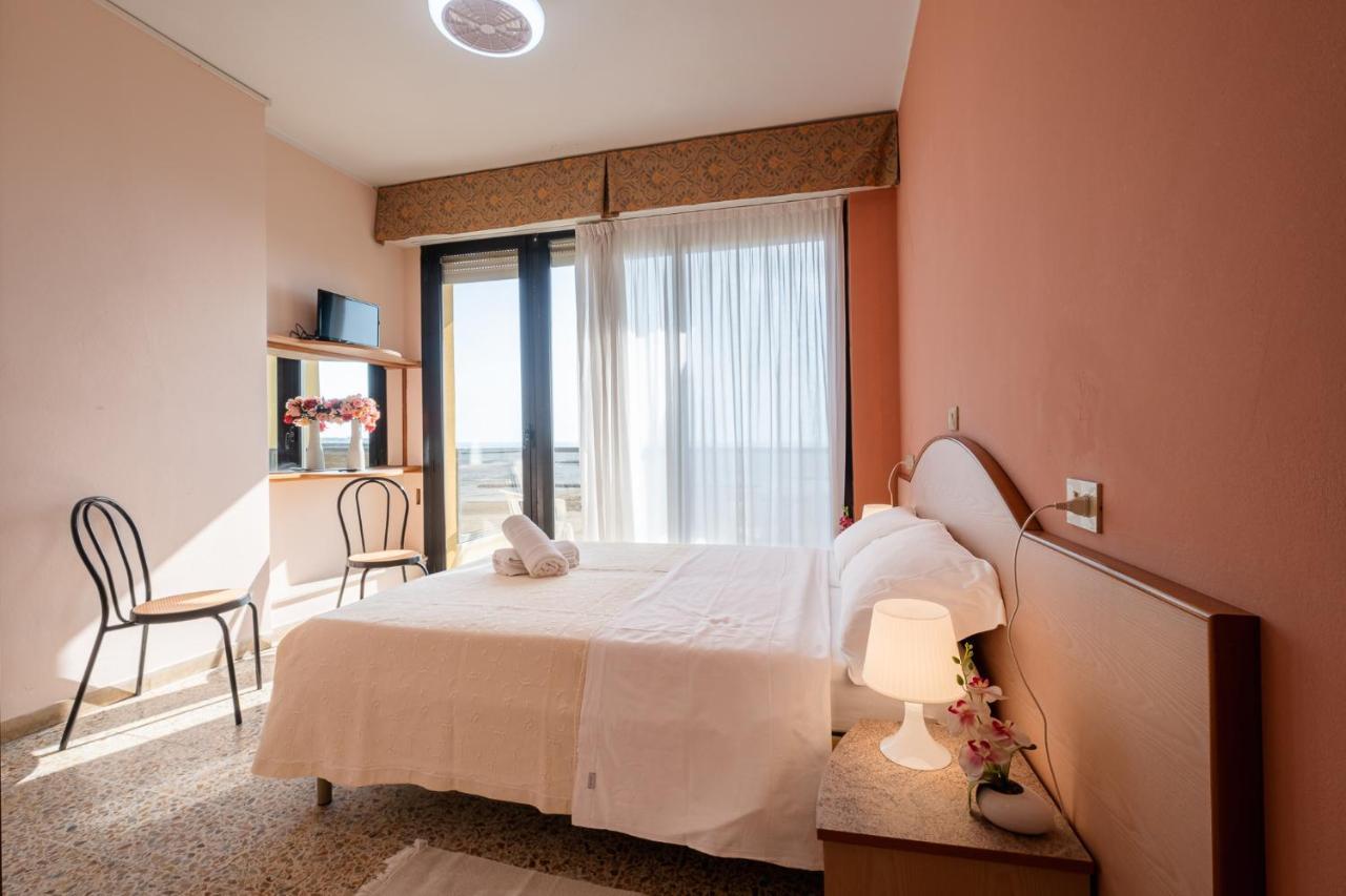 Hotel Crown Rimini Kültér fotó