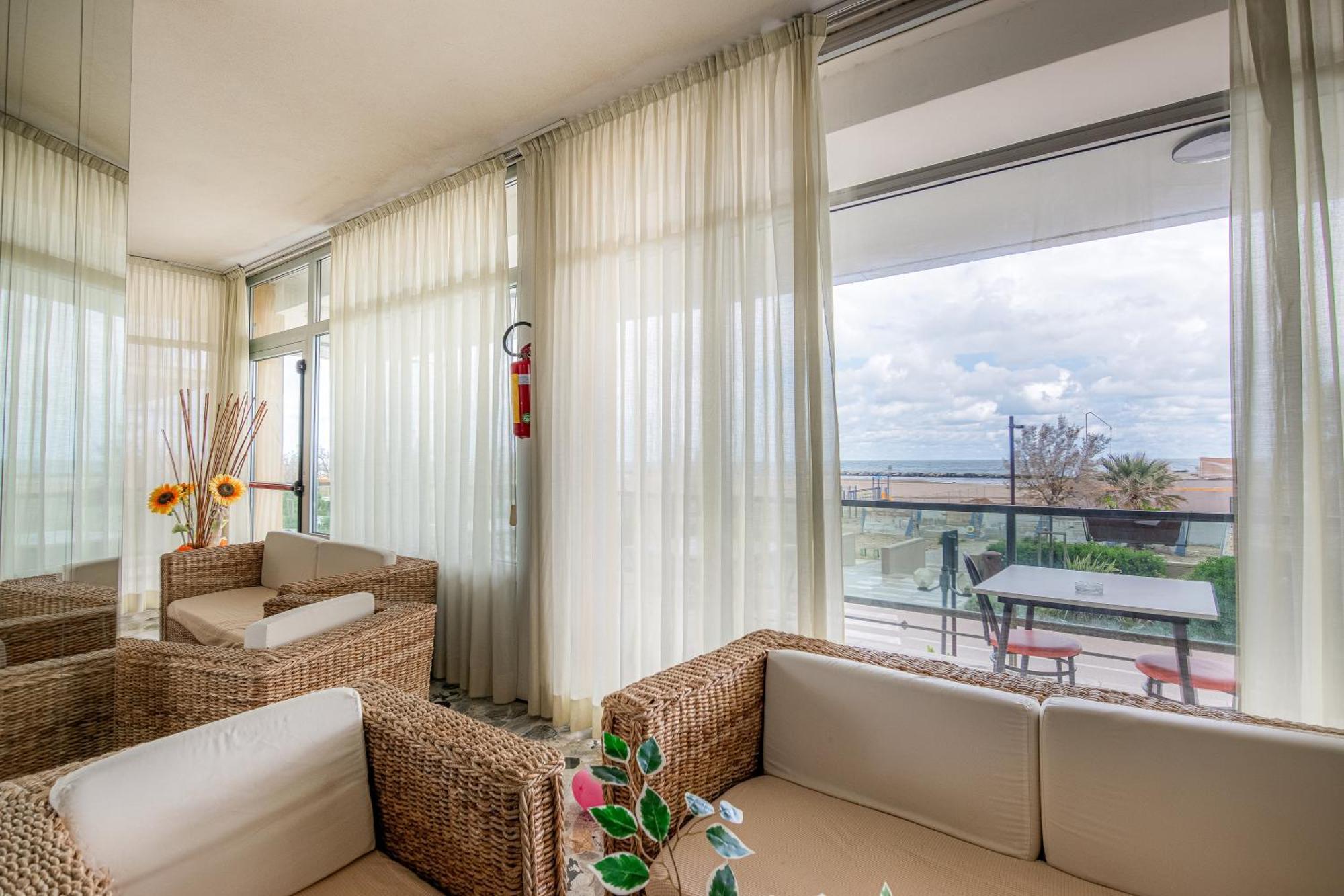Hotel Crown Rimini Kültér fotó