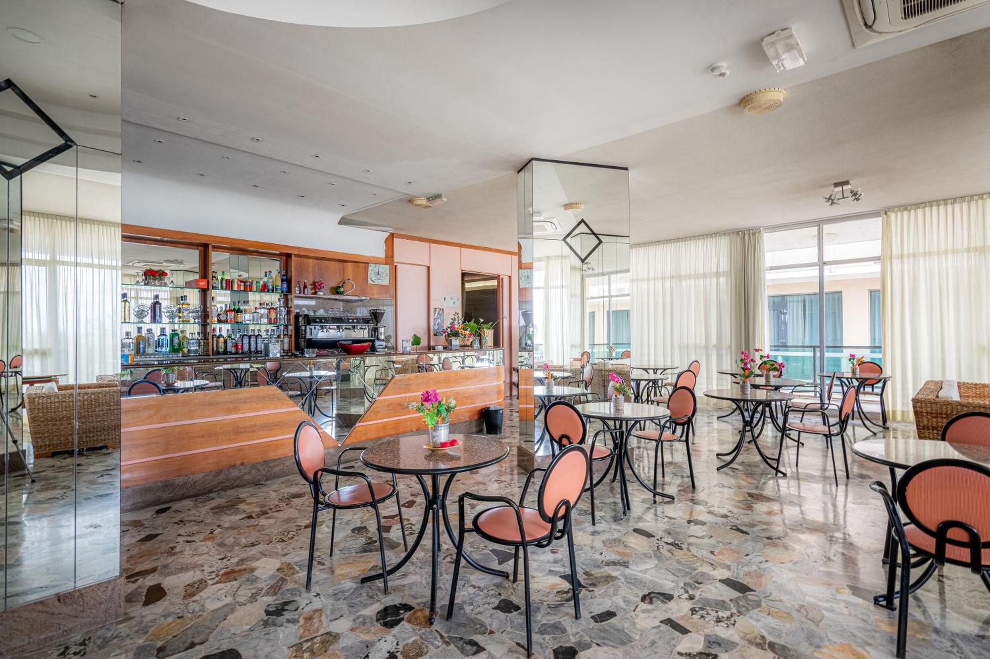 Hotel Crown Rimini Kültér fotó