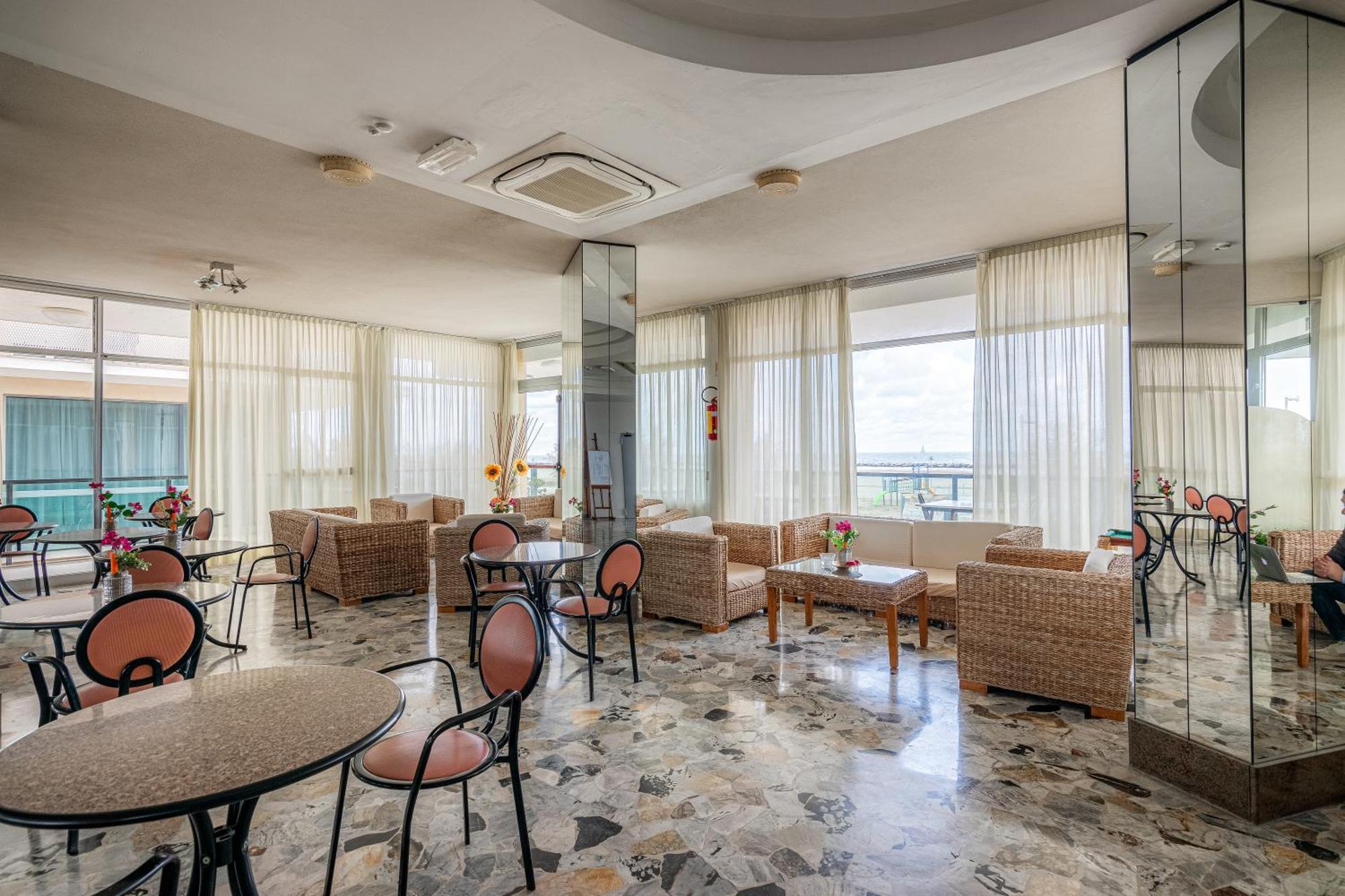 Hotel Crown Rimini Kültér fotó